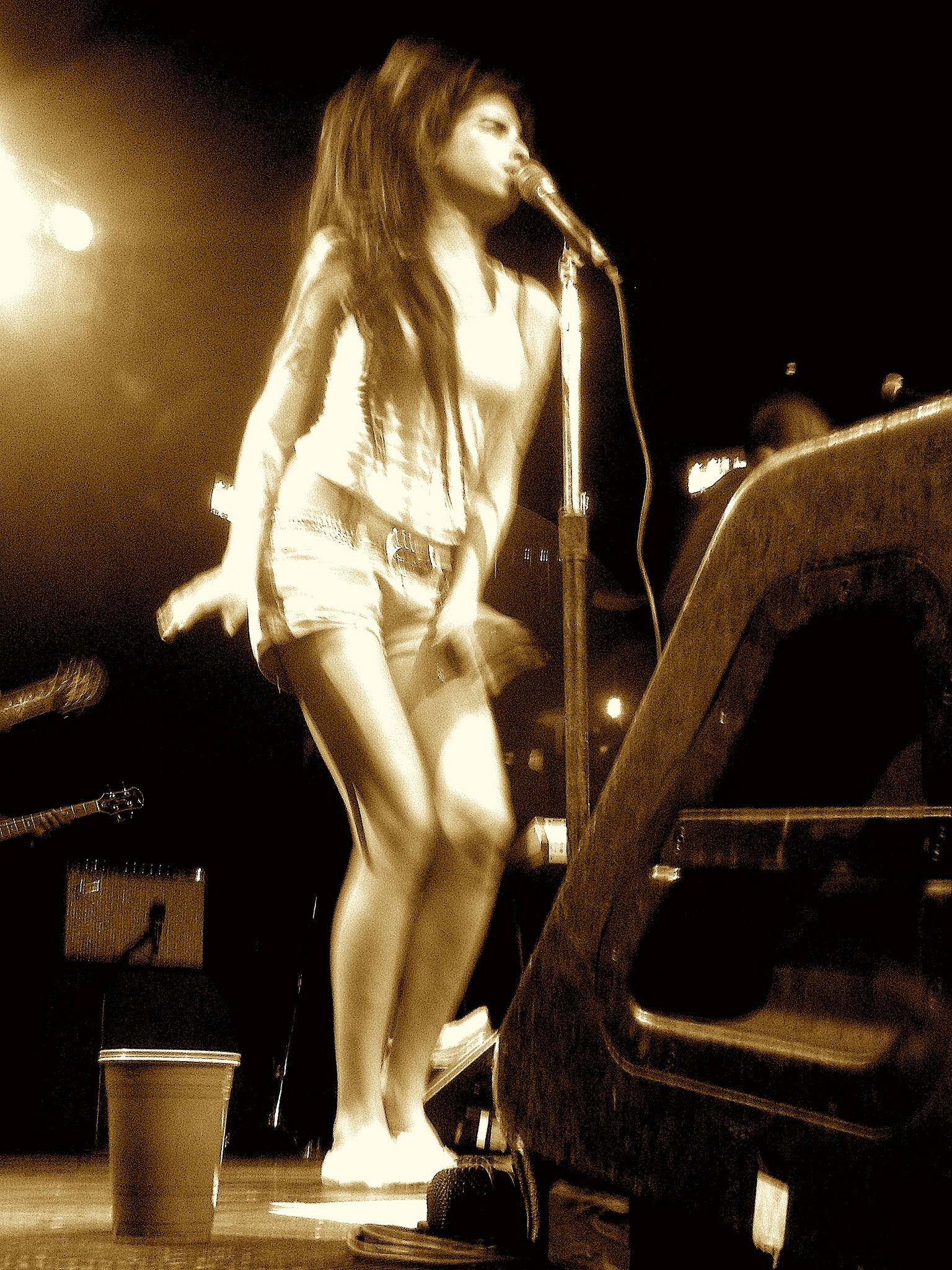 amywinehouse4tweaked.jpg amywinehouse4tweaked.jpg