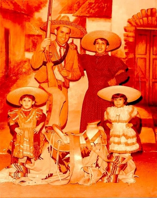 mexicanfamily_1.jpg