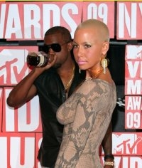 croppedkanye_west_amber_rose_2009_mtv_vmas_05.jpg