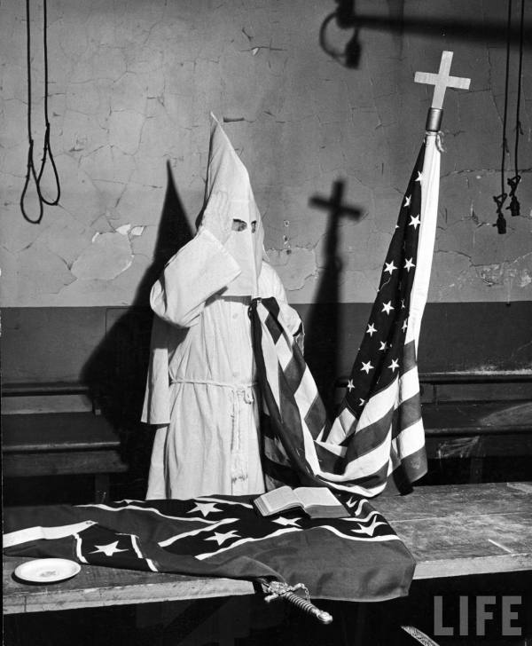 hist_us_20_cvil_rights_pic_kkk_salute_1946